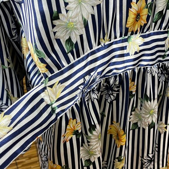 Floral and Stripes Satin Wrap Easy Care Lightweight Robe size M - Picture 3 of 8